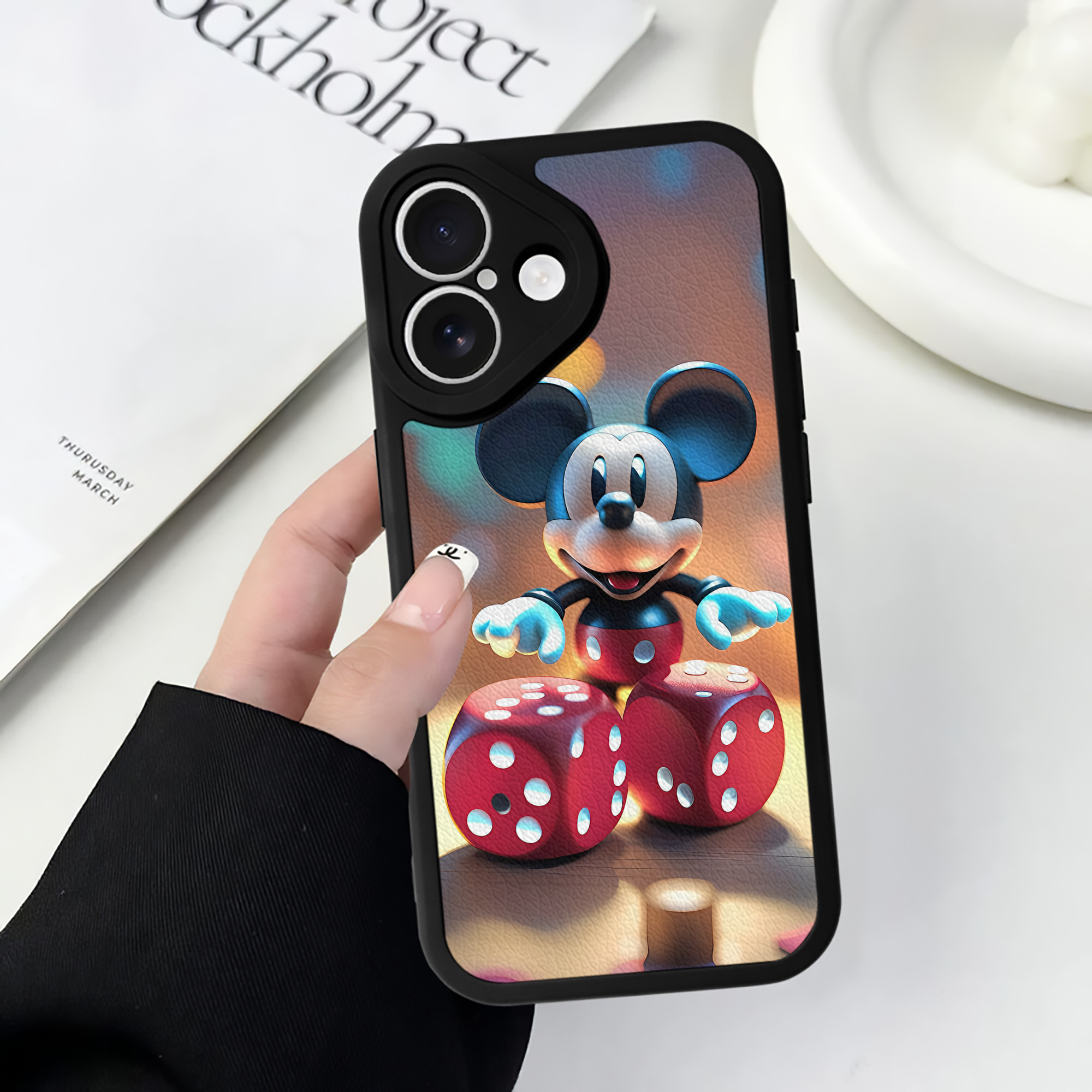 （画像用） ミッキーマウス Mickey Mouse 【iPhone 16シリーズ対応】シリコンスマホケース（レザー調） 材質：シリコン